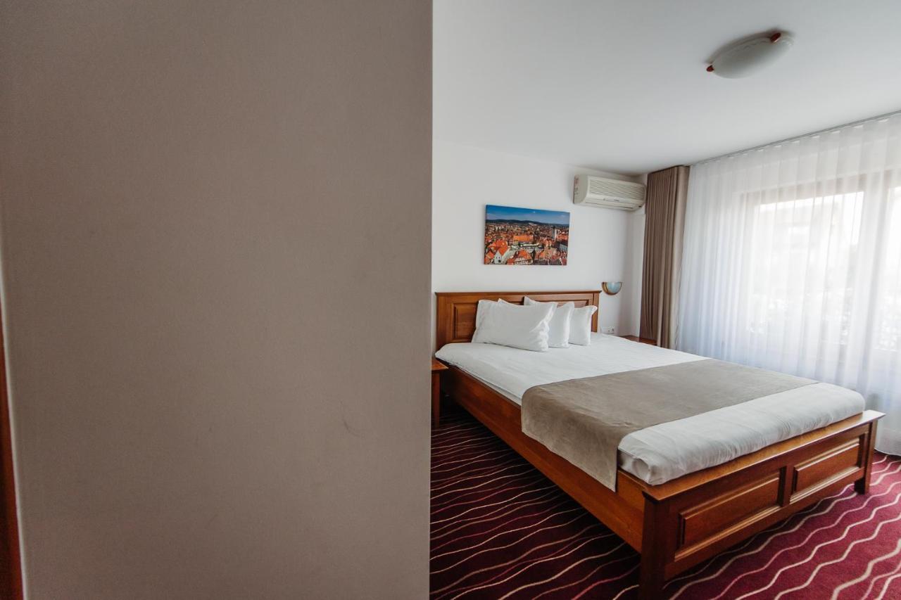 Boutique Damiani Hotel Sibiu Luaran gambar